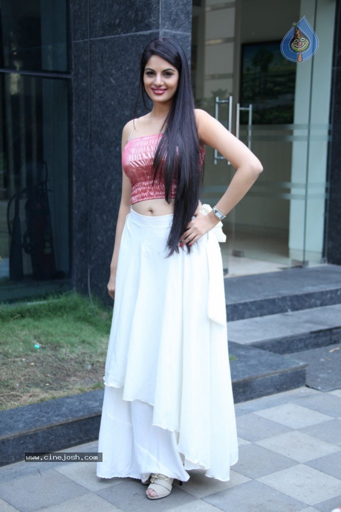 Jinal Pandya Hot Gallery - 13 / 152 photos