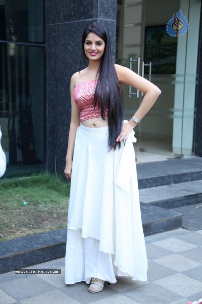 Jinal Pandya Hot Gallery - 122 / 152 photos