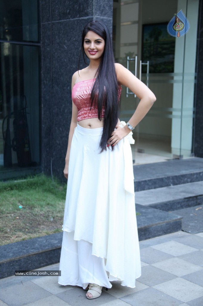 Jinal Pandya Hot Gallery - 146 / 152 photos