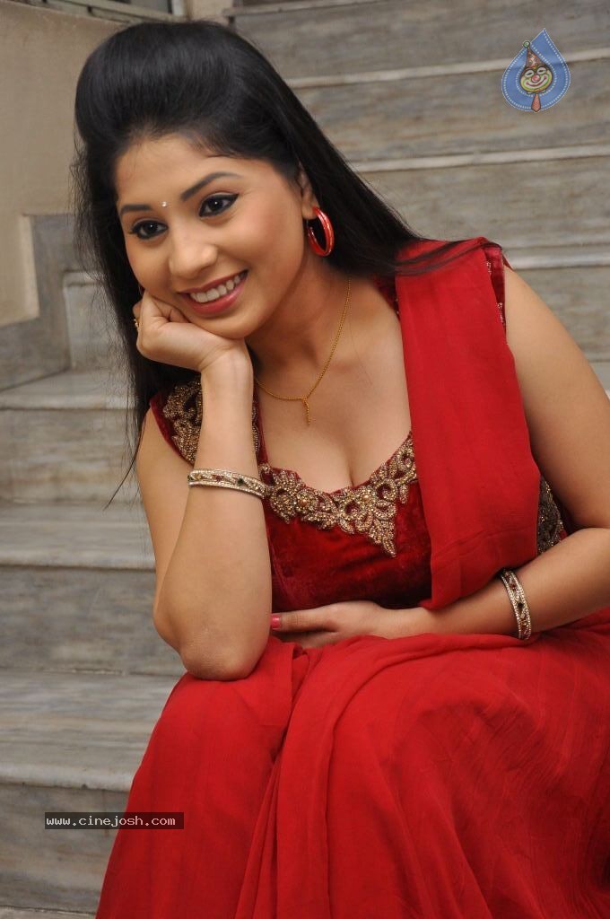 Jiya Hot Photos - 5 / 67 photos