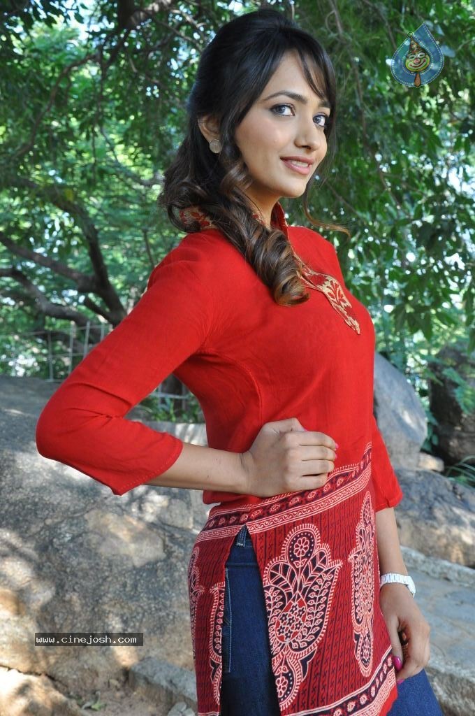 Jiya New Stills - 5 / 68 photos