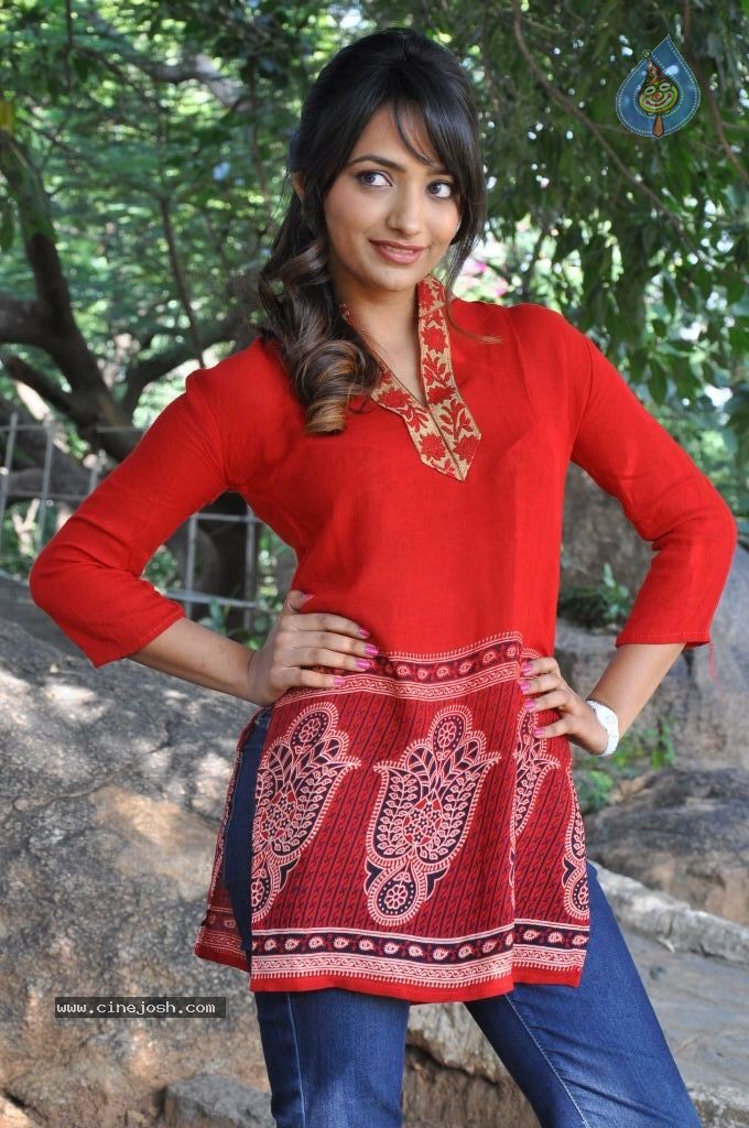 Jiya New Stills - 49 / 68 photos