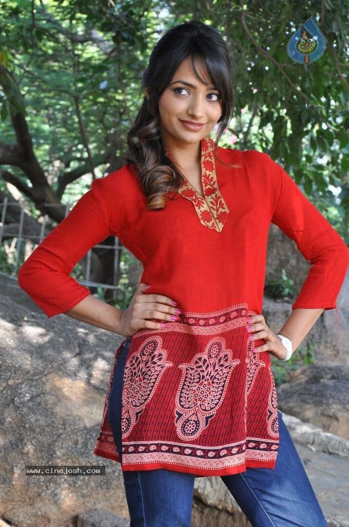 Jiya New Stills - 62 / 68 photos