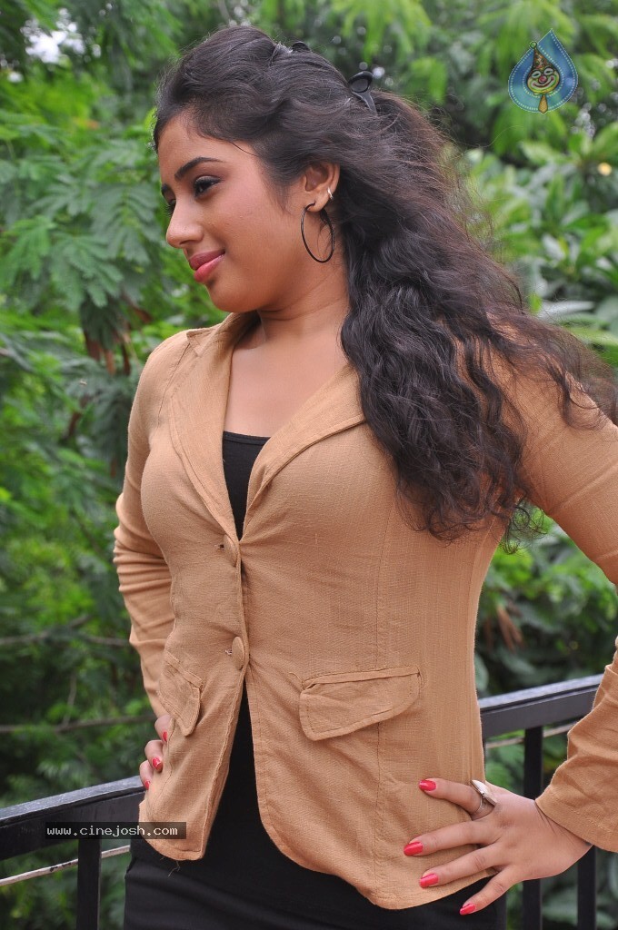 Jr Jeevitha Stills - 13 / 74 photos