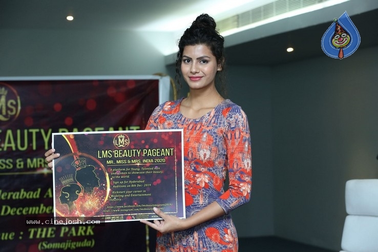 Juhi Khan Launches  LMS Beauty Brochure - 33 / 35 photos