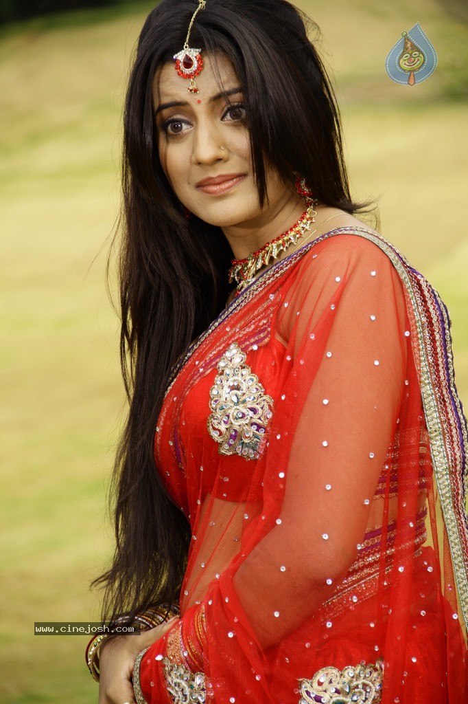 Juhi New Stills - 13 / 43 photos