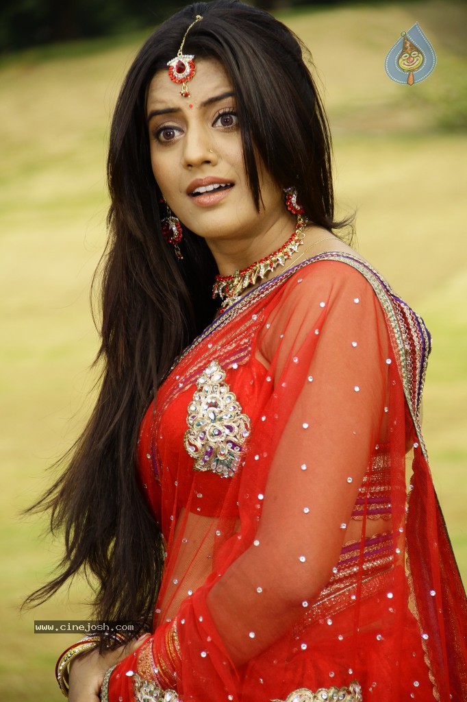 Juhi New Stills - 16 / 43 photos