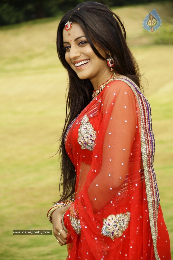 Juhi New Stills - 37 / 43 photos