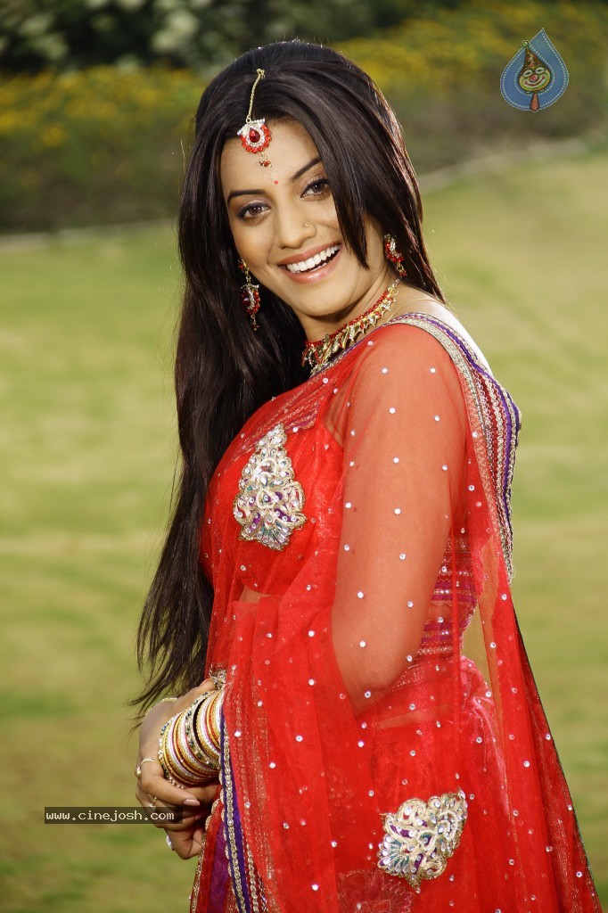 Juhi New Stills - 40 / 43 photos