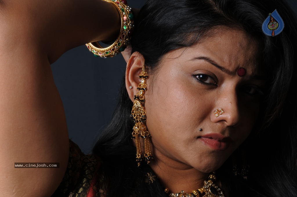 Jyothi New Stills - 49 / 111 photos