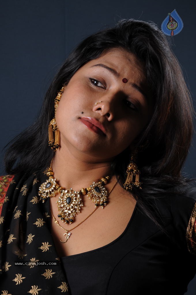 Jyothi New Stills - 70 / 111 photos