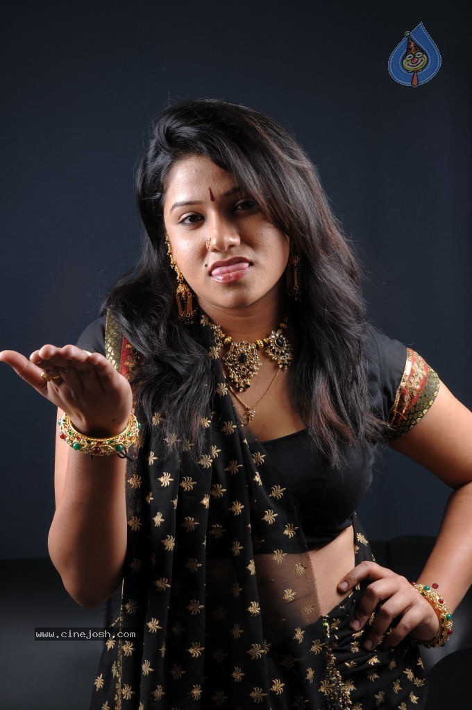 Jyothi New Stills - 100 / 111 photos