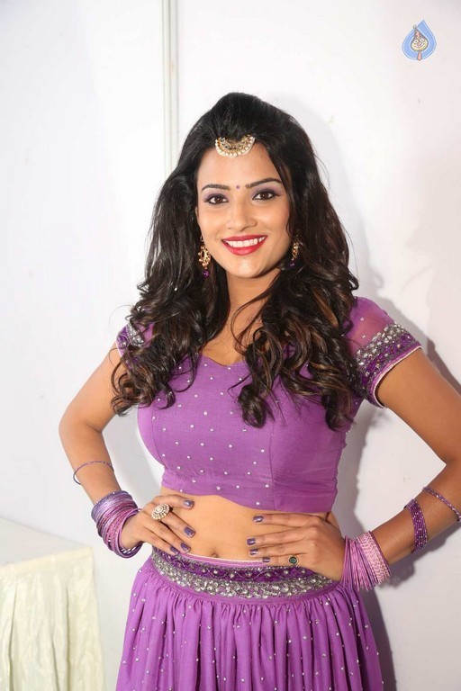 Jyothi Sethi Pics - 6 / 34 photos