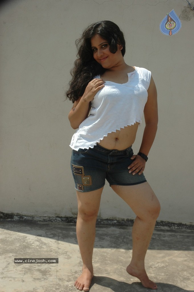 Jyothsna Hot Gallery - 29 / 84 photos