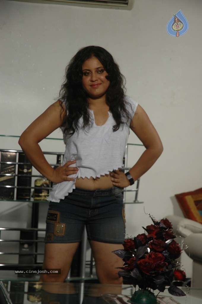 Jyothsna Hot Gallery - 40 / 84 photos