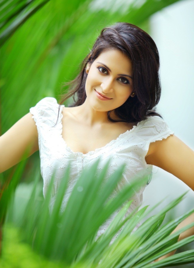 Kadambari Hot Stills - 17 / 38 photos