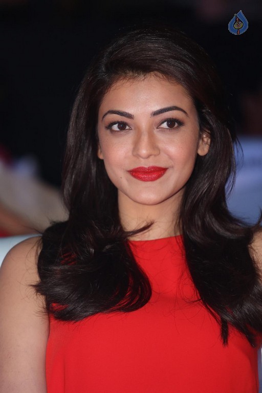 Kajal Aggarwal at Oopiri Audio Launch - 21 / 38 photos