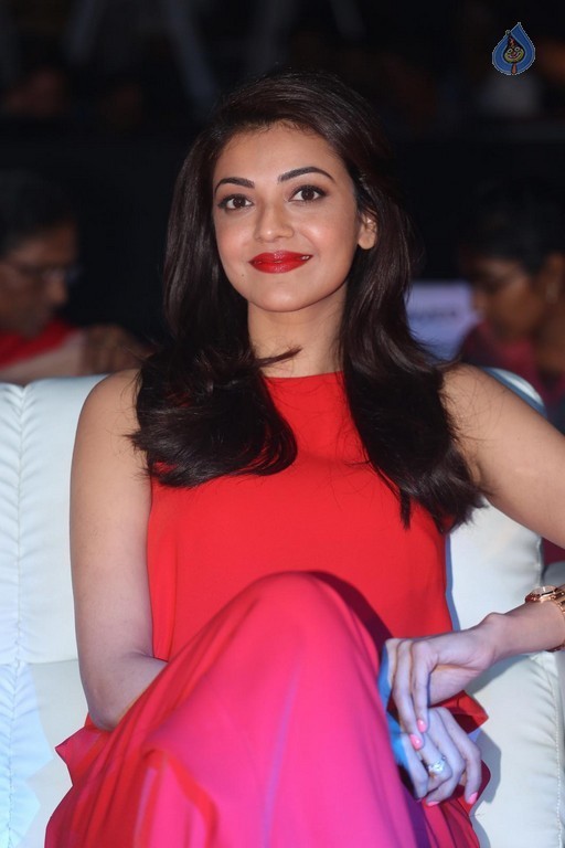 Kajal Aggarwal at Oopiri Audio Launch - 31 / 38 photos