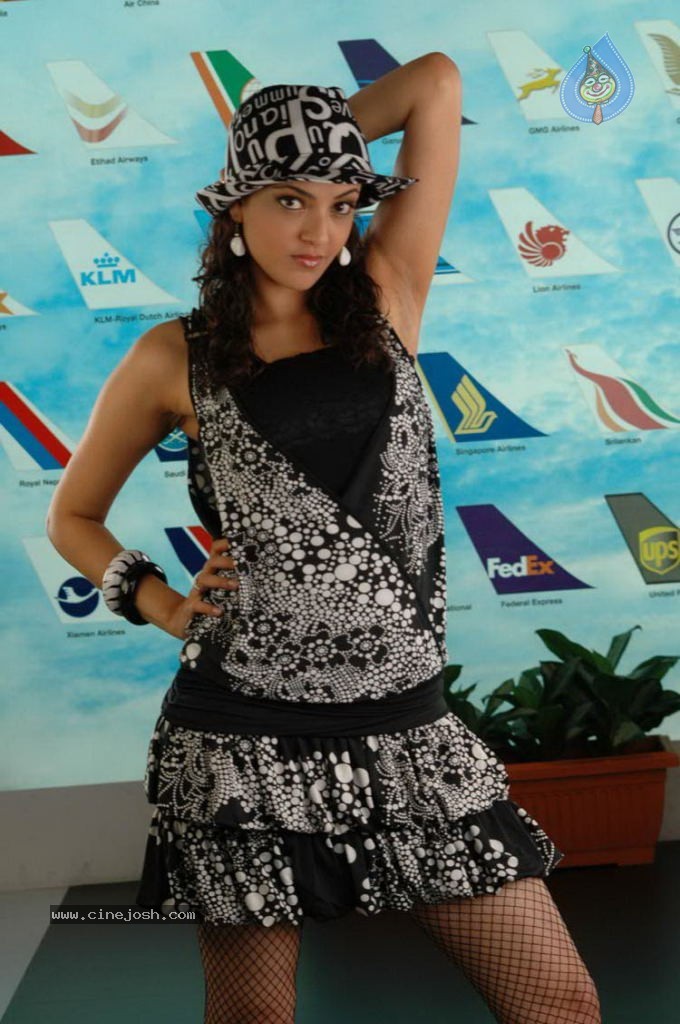 Kajal Agarwal Hot Stills - 61 / 63 photos