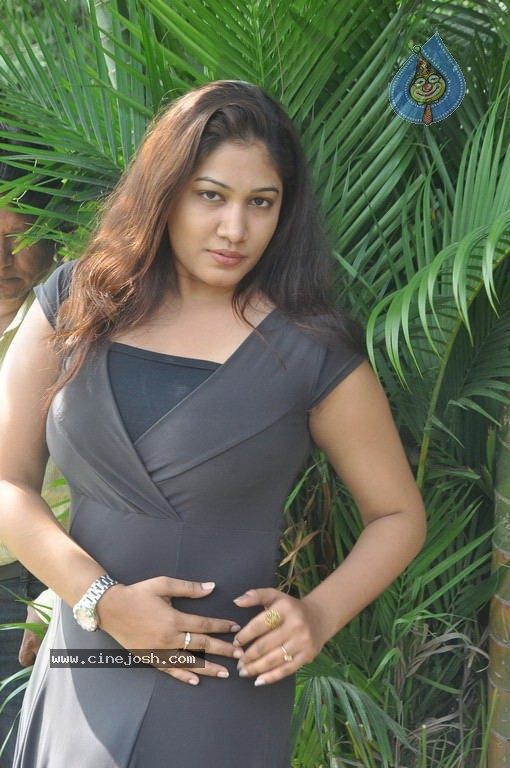 Kalpana Chowdary Spicy Stills - 14 / 35 photos