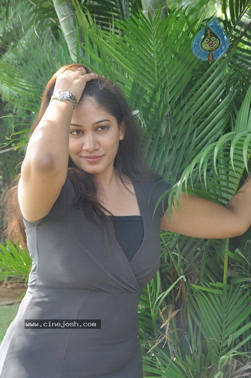 Kalpana Chowdary Spicy Stills - 17 / 35 photos