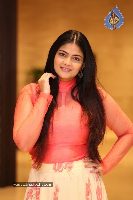 Kalpika Ganesh Photos - 2 / 18 photos