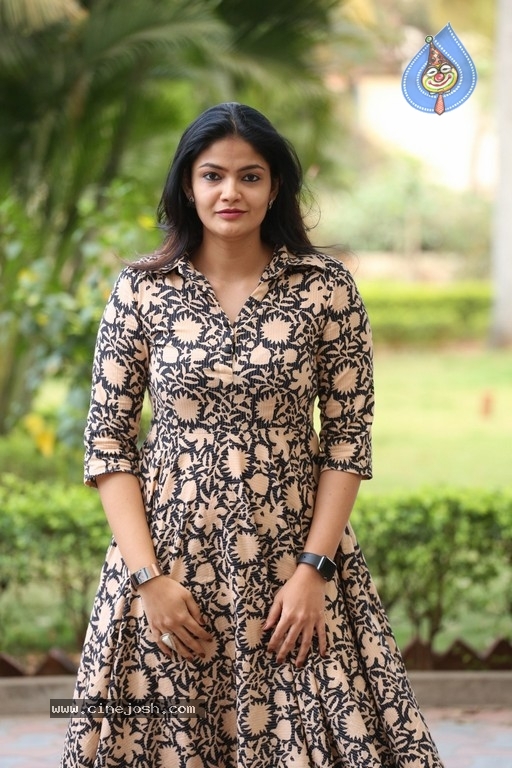 Kalpika Ganesh Photos - 7 / 18 photos