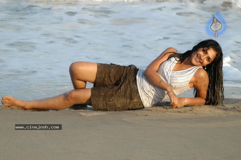 Kamalini Mukherjee - Police Police Movie - 49 / 75 photos