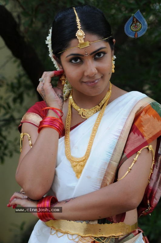 Kamalini Mukherjee - Police Police Movie - 50 / 75 photos