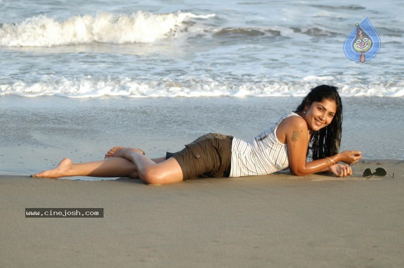 Kamalini Mukherjee - Police Police Movie - 52 / 75 photos