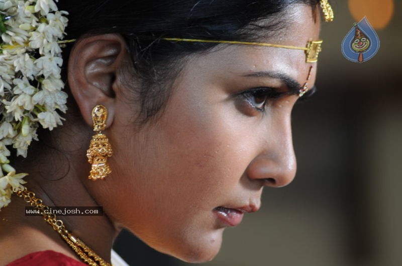 Kamalini Mukherjee - Police Police Movie - 56 / 75 photos