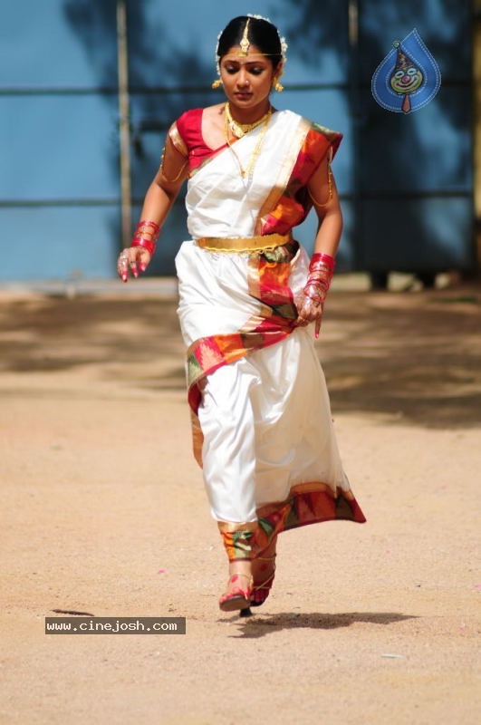 Kamalini Mukherjee - Police Police Movie - 66 / 75 photos