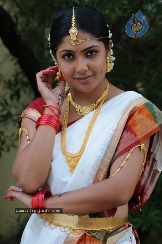 Kamalini Mukherjee - Police Police Movie - 67 / 75 photos