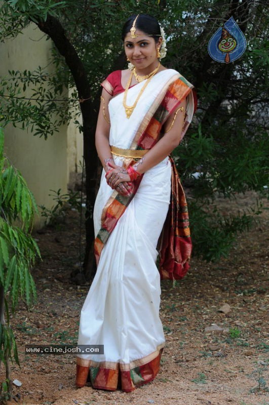 Kamalini Mukherjee - Police Police Movie - 72 / 75 photos