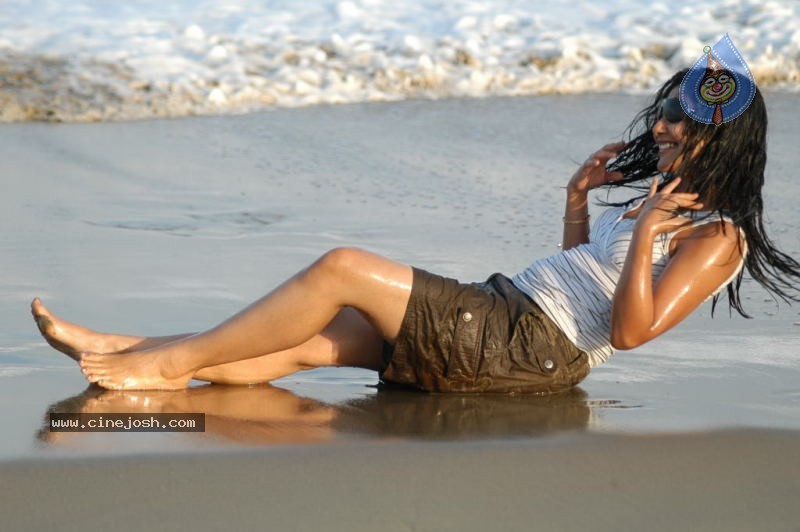 Kamalini Mukherjee - Police Police Movie - 74 / 75 photos