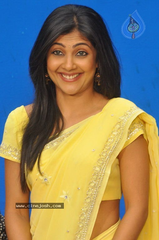 Kamalini Mukherjee Latest Photos - 25 / 56 photos