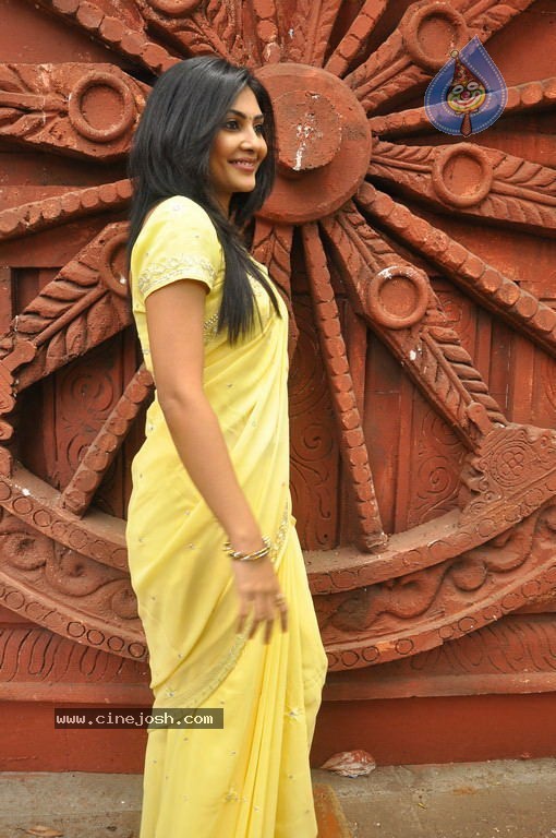 Kamalini Mukherjee Latest Photos - 56 / 56 photos