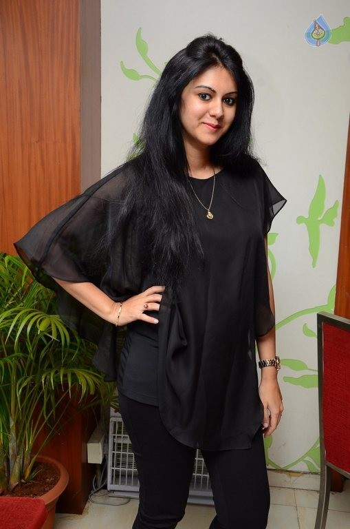Kamna Jethmalani Latest Photos - 24 / 41 photos