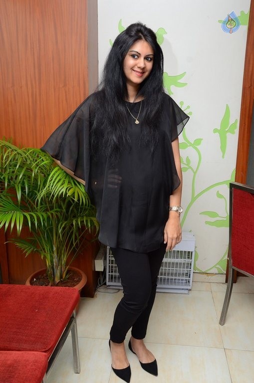 Kamna Jethmalani Latest Photos - 29 / 41 photos
