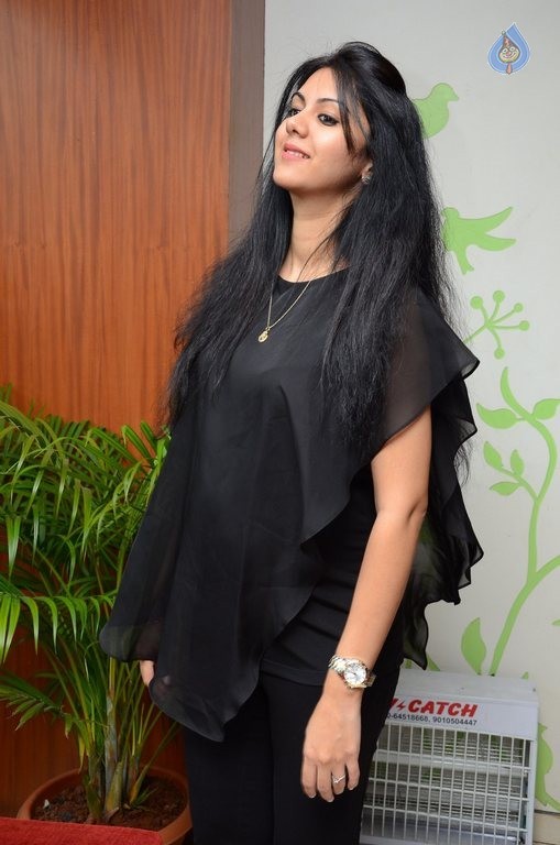 Kamna Jethmalani Latest Photos - 31 / 41 photos