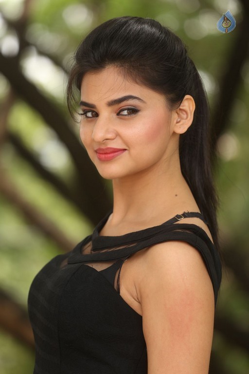 Kamna Ranawat New Gallery - 34 / 59 photos