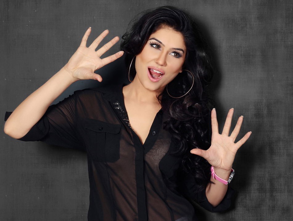 Kangana Sharma Portfolio - 26 / 29 photos