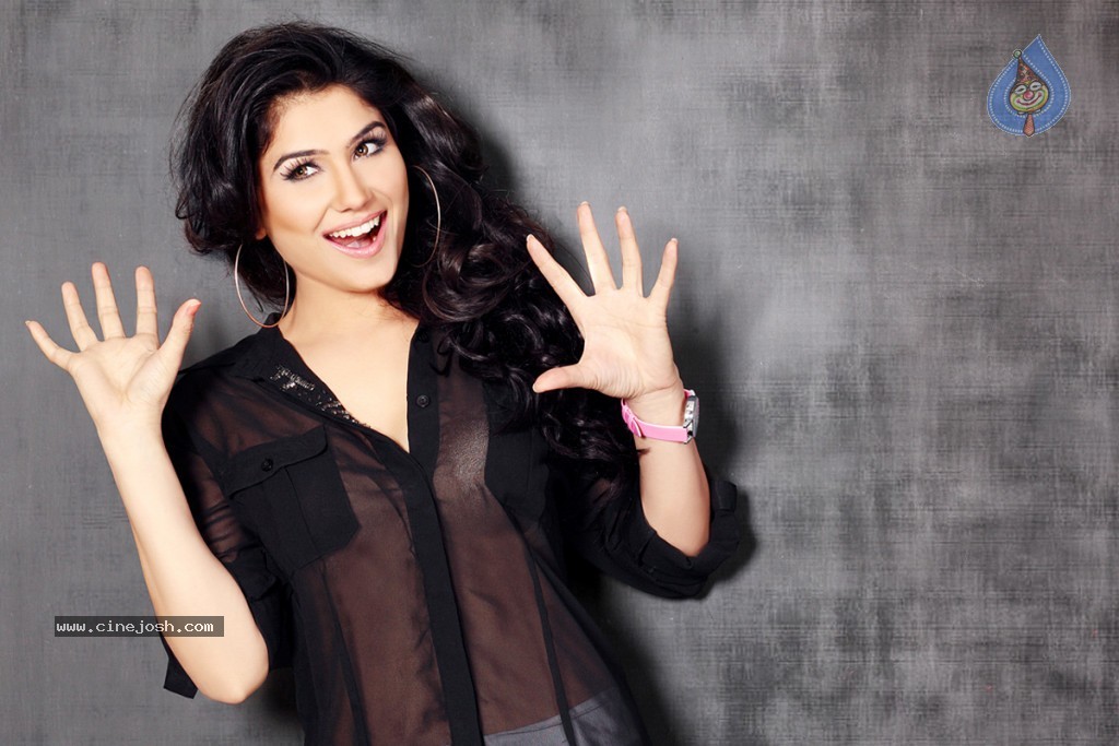 Kangna Sharma Spicy Stills - 12 / 29 photos