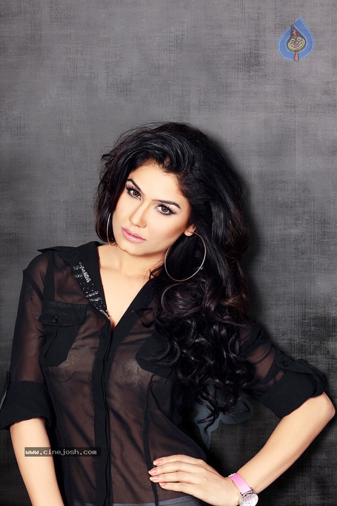 Kangna Sharma Spicy Stills - 21 / 29 photos