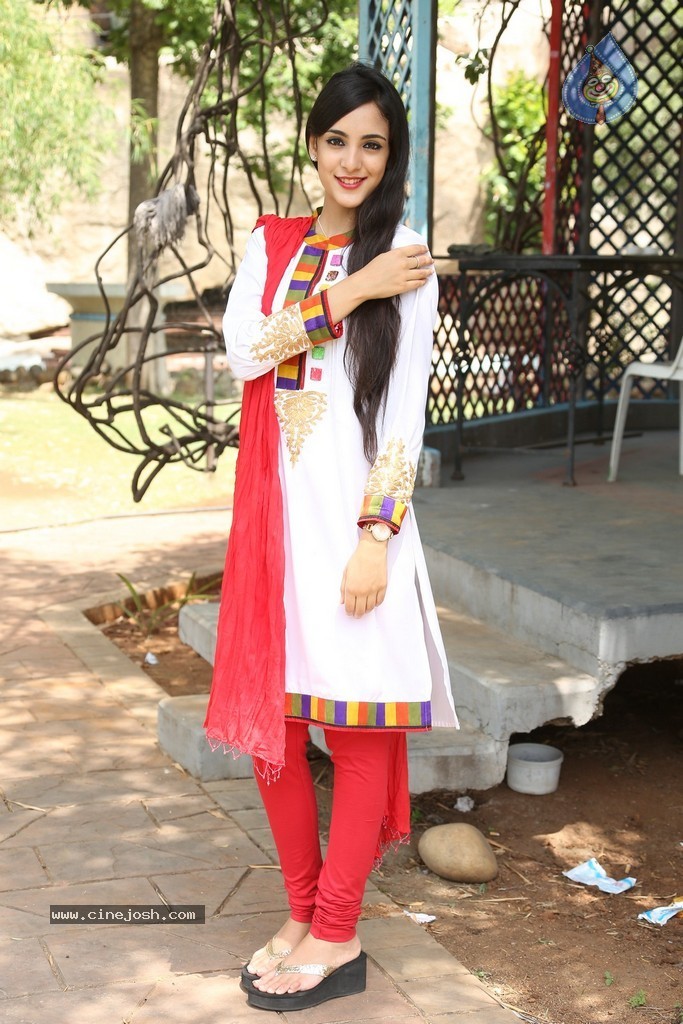 Kanika Kapoor Photos - 18 / 73 photos