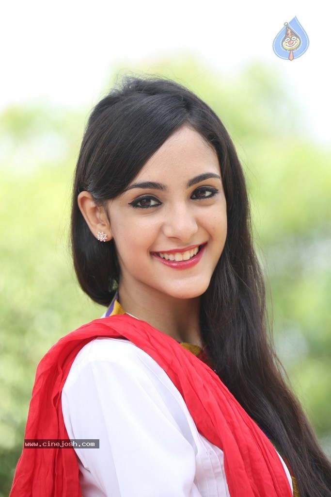 Kanika Kapoor Photos - 25 / 73 photos