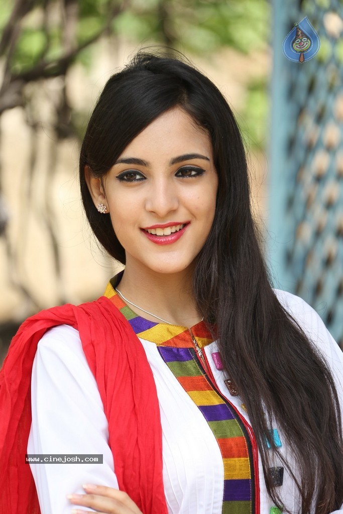 Kanika Kapoor Photos - 29 / 73 photos