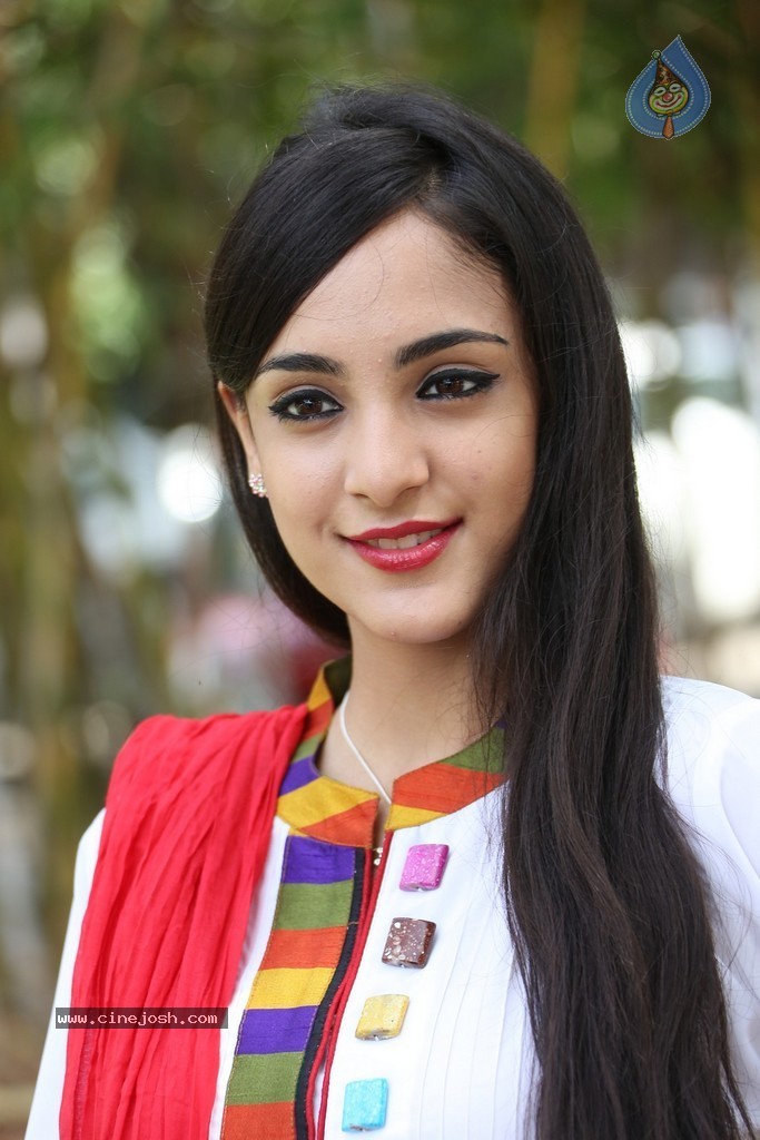 Kanika Kapoor Photos - 47 / 73 photos