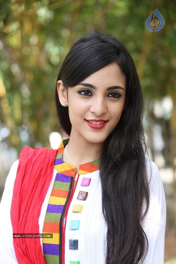 Kanika Kapoor Photos - 48 / 73 photos