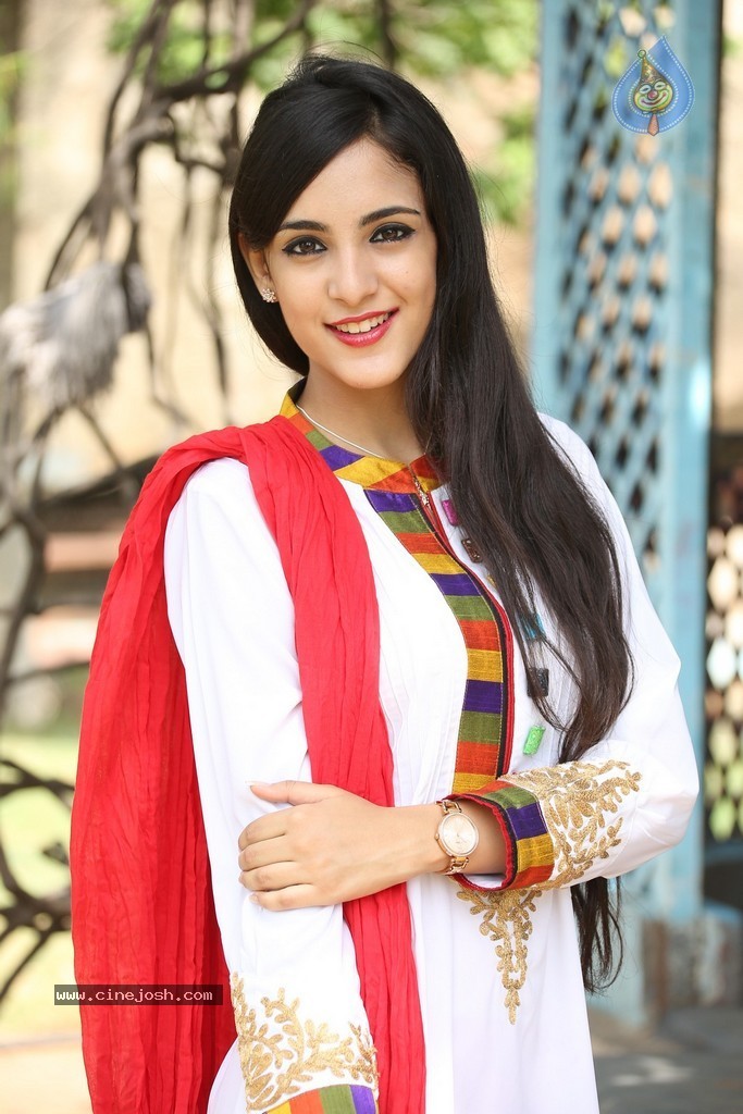 Kanika Kapoor Photos - 49 / 73 photos